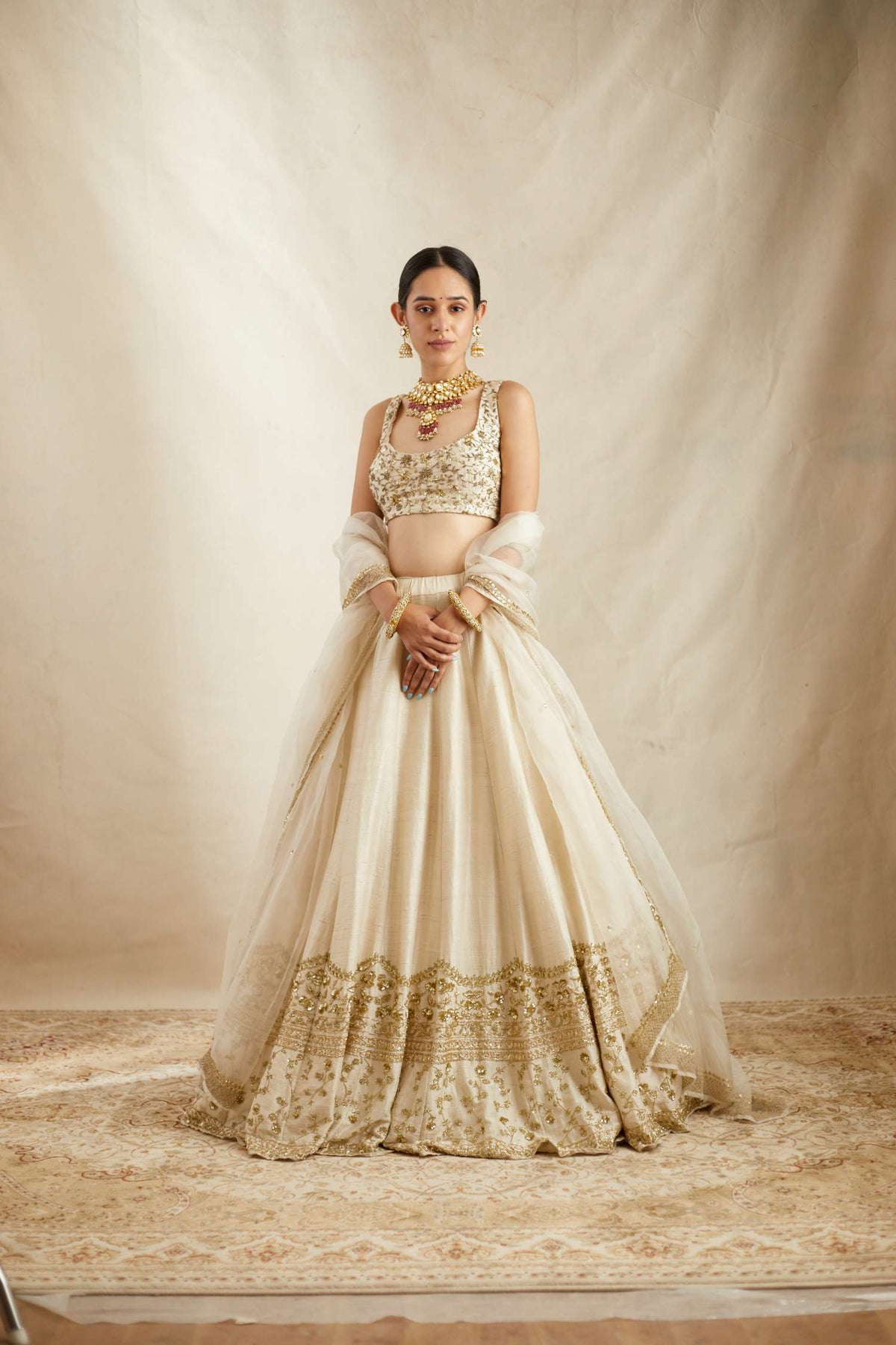 Buy Gold & White Lehenga Choli Sets for Women by MAYBELL Online | Ajio.com